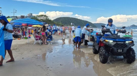 Coleta de lixo nas praias do Paraná