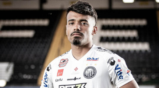 O centroavante Vinicius Mingotti, do Operário: na mira do Athletico