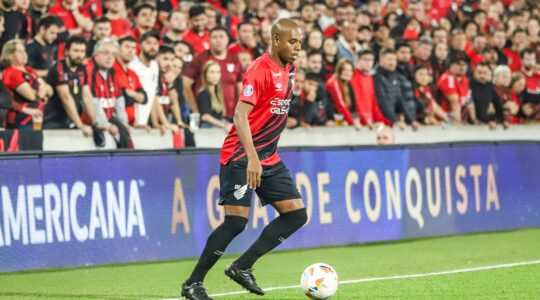 O volante Fernandinho: despedida do Athletico Paranaense