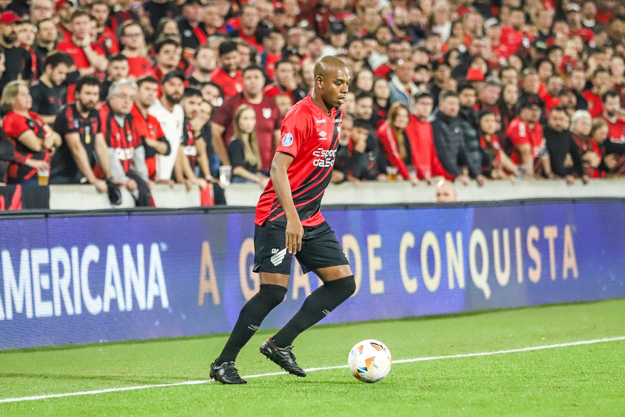 O volante Fernandinho: despedida do Athletico Paranaense