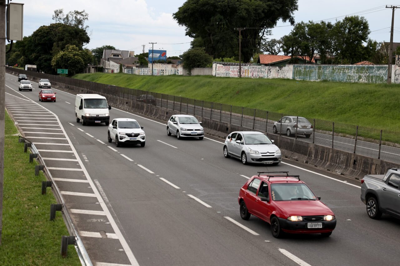 MOVIMENTO NA BR 277