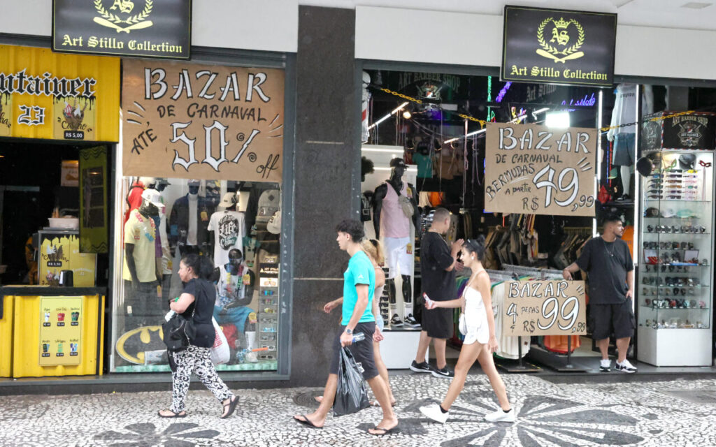 VITRINE COM PROMOÇAO DE  CARNAVAL