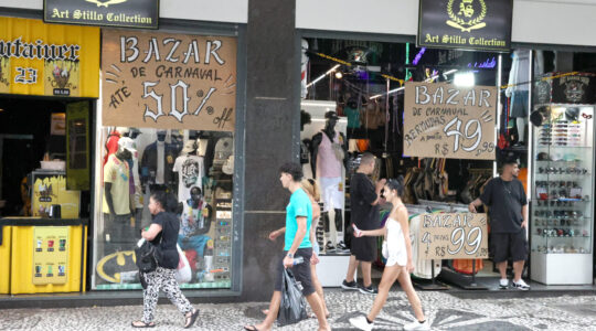 VITRINE COM PROMOÇAO DE  CARNAVAL