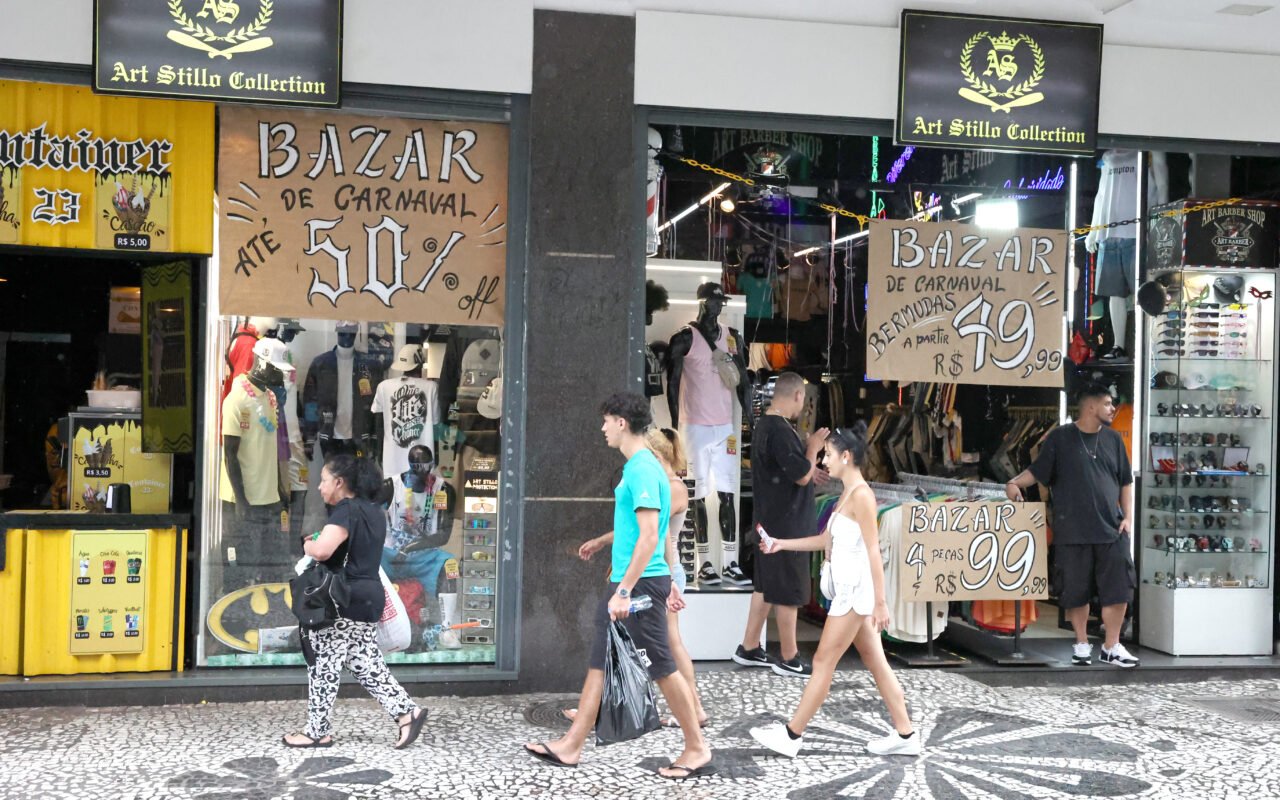 VITRINE COM PROMOÇAO DE CARNAVAL