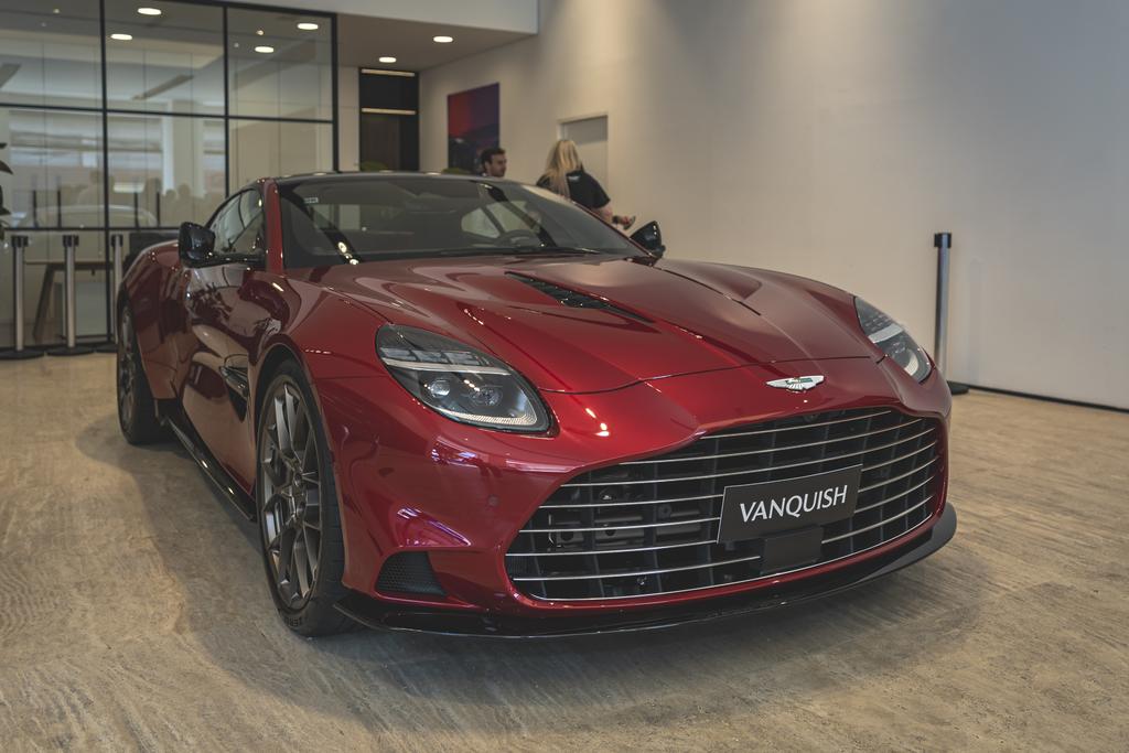 448197_1141083_250208___aston_martin___vanquish___248_web_