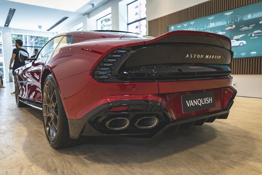 448197_1141086_250208___aston_martin___vanquish___252_web_
