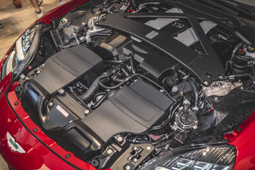 448197_1141090_250208___aston_martin___vanquish___176_web_