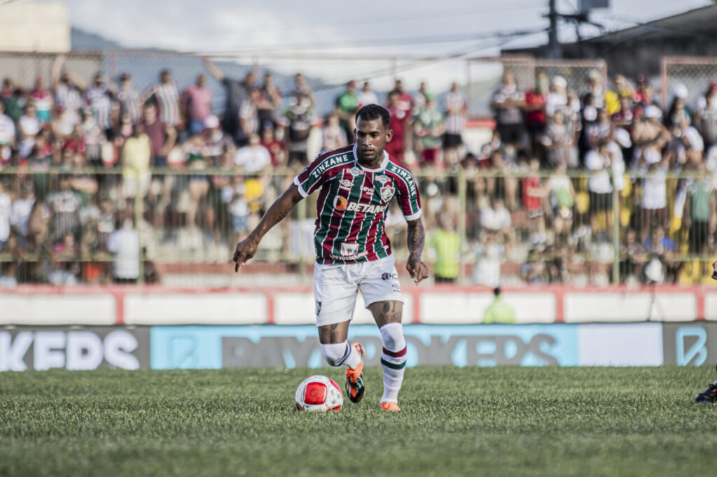 O meia Edinho pelo Fluminense, em 2024: destaque do Azuriz em 2025