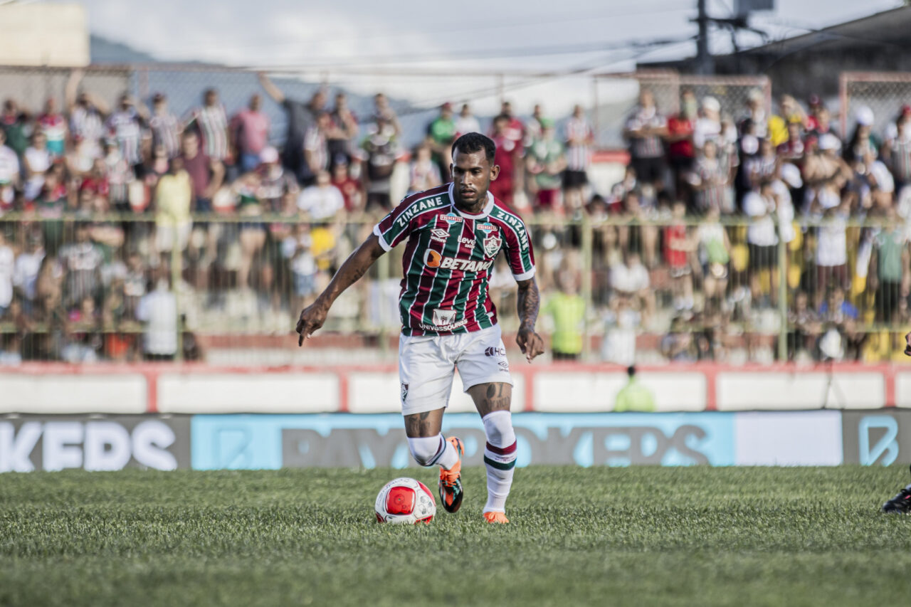 O meia Edinho pelo Fluminense, em 2024: destaque do Azuriz em 2025