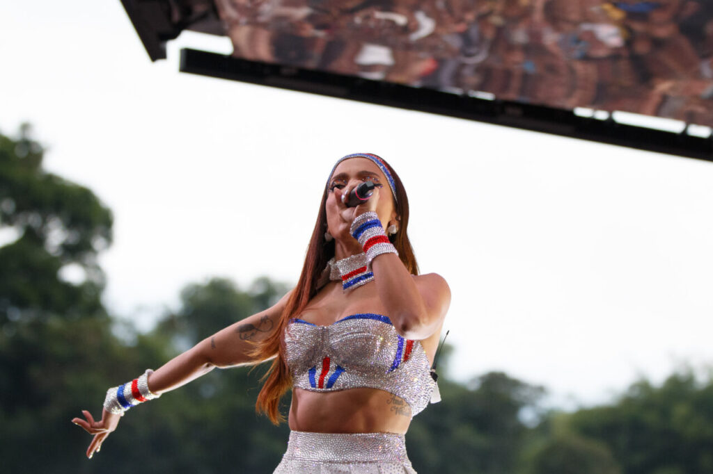Anitta11