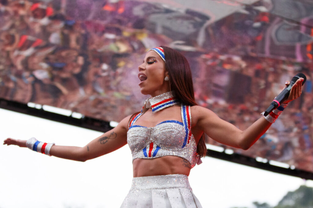 Anitta9