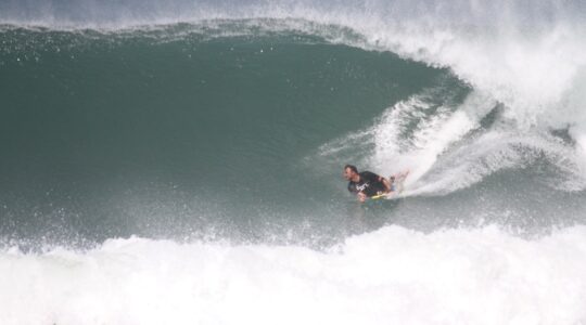 Stéfano Triska em ação no bodyboarding