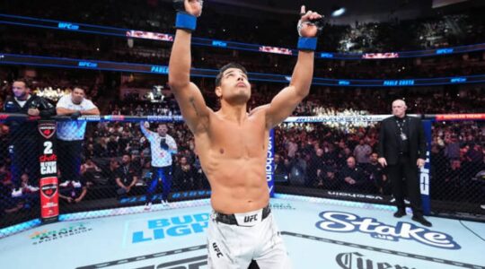 O lutador brasileiro de MMA Paulo Costa, o Borrachinha : poker