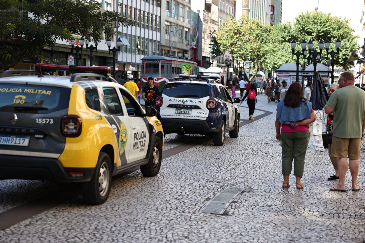 GUARDA MUNICIPAL E PM REFORÇAM A SEGURANÇA NO CENTRO DE CURITIBA