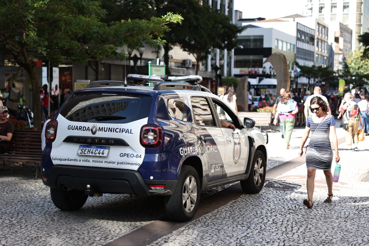 GUARDA MUNICIPAL E PM REFORÇAM A SEGURANÇA NO CENTRO DE CURITIBA