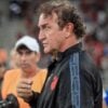 O técnico do Cuca no comando do Athletico