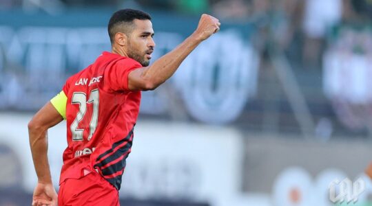 Alan Kardec comemora em Maringá x Athletico
