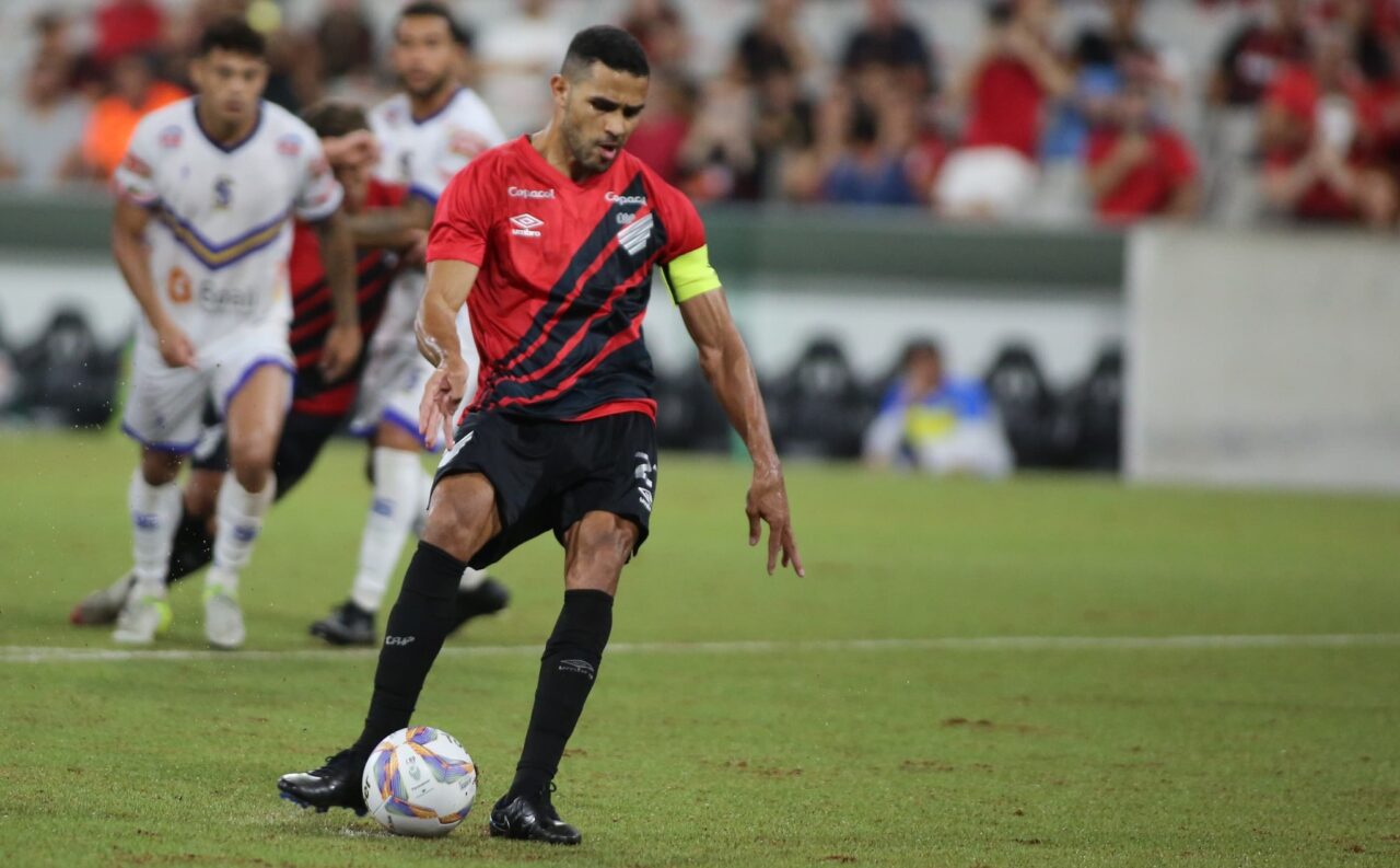 Alan Kardec pelo Athletico Paranaense