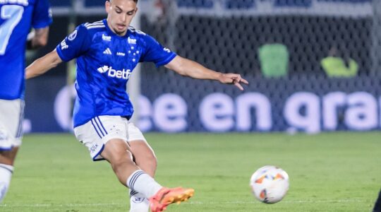Fabrizio Peralta em ação pelo Cruzeiro: reforço do Athletico