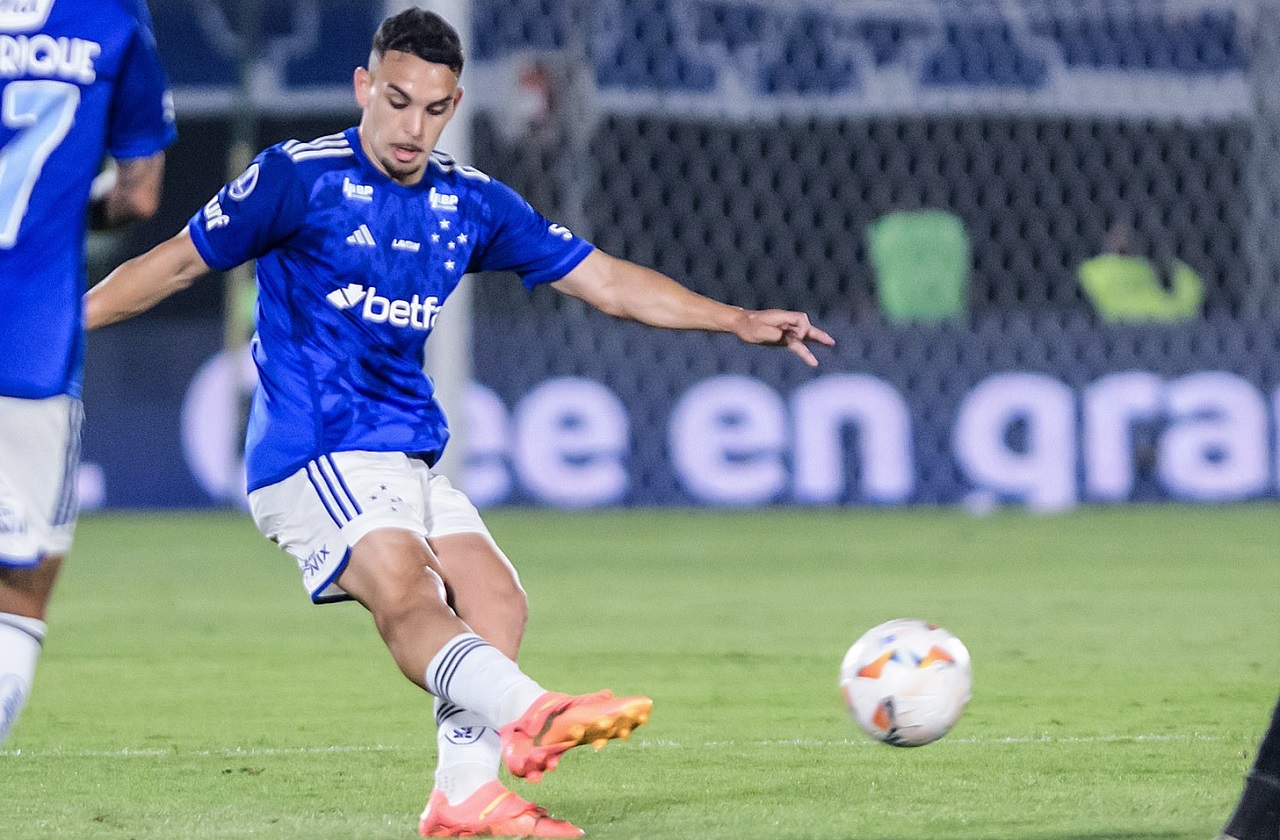 Fabrizio Peralta em ação pelo Cruzeiro: reforço do Athletico