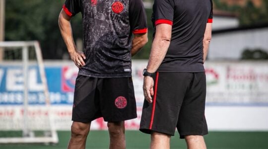 O interino Henrique e o auxiliar Leandro Samarone