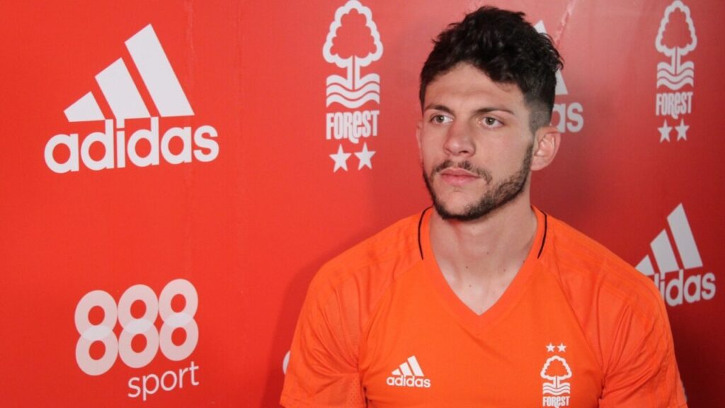 O zagueiro Tobias Figueiredo, pelo Nottingham Forest: na mira do Athletico