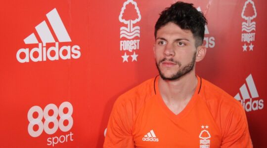 O zagueiro Tobias Figueiredo, pelo Nottingham Forest: na mira do Athletico
