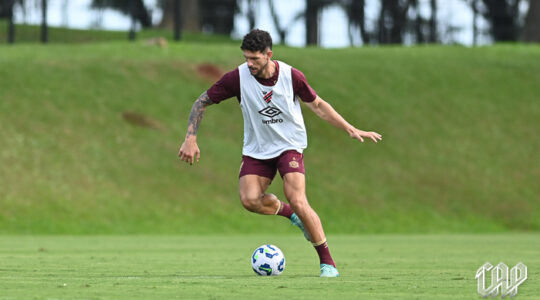 O zagueiro Tobias Figueiredo, do Athletico