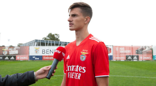 O zagueiro Tiago Coser, do Benfica: na mira do Coritiba