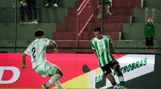 João Almeida, do Coritiba, enfrenta o Ceilândia