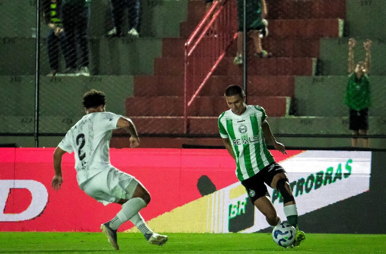 João Almeida, do Coritiba, enfrenta o Ceilândia