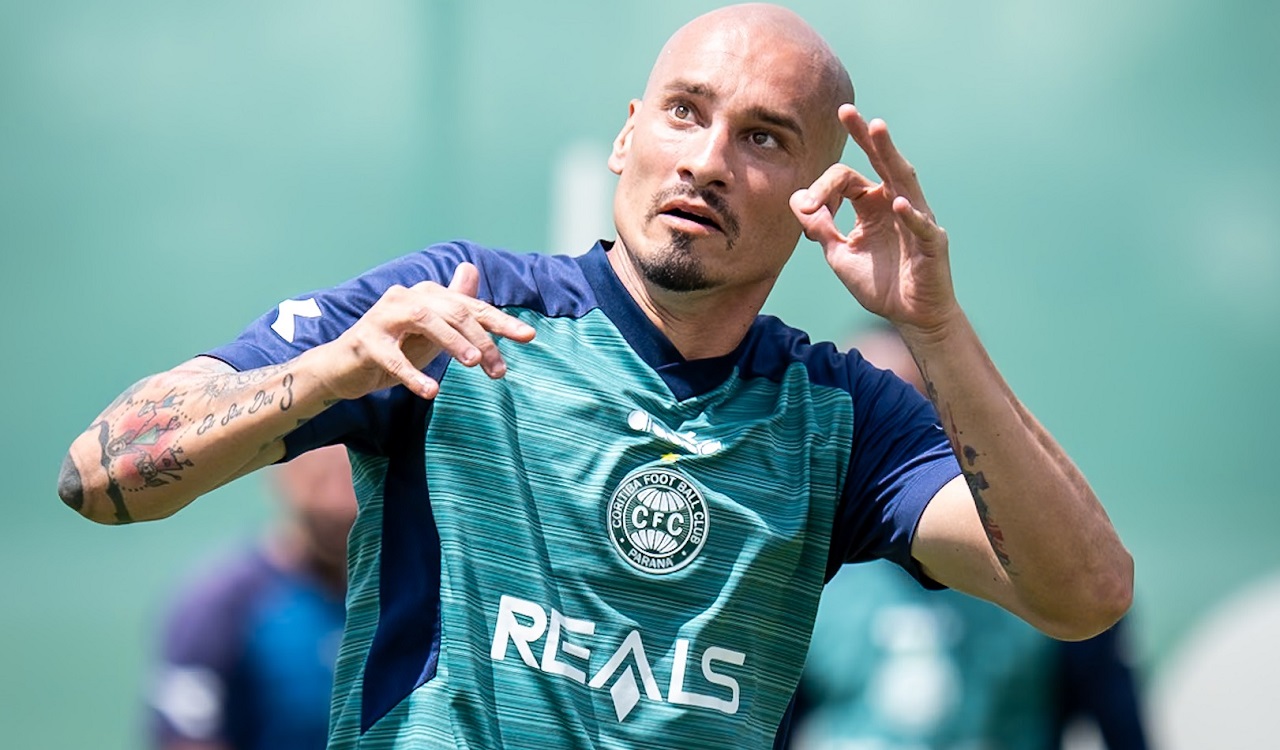 O zagueiro Maicon, do Coritiba