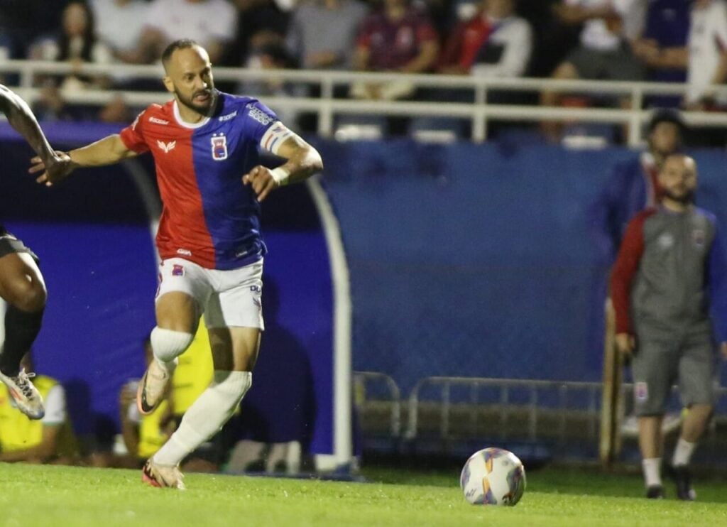 O ponta Diego Tavares, do Paraná Clube