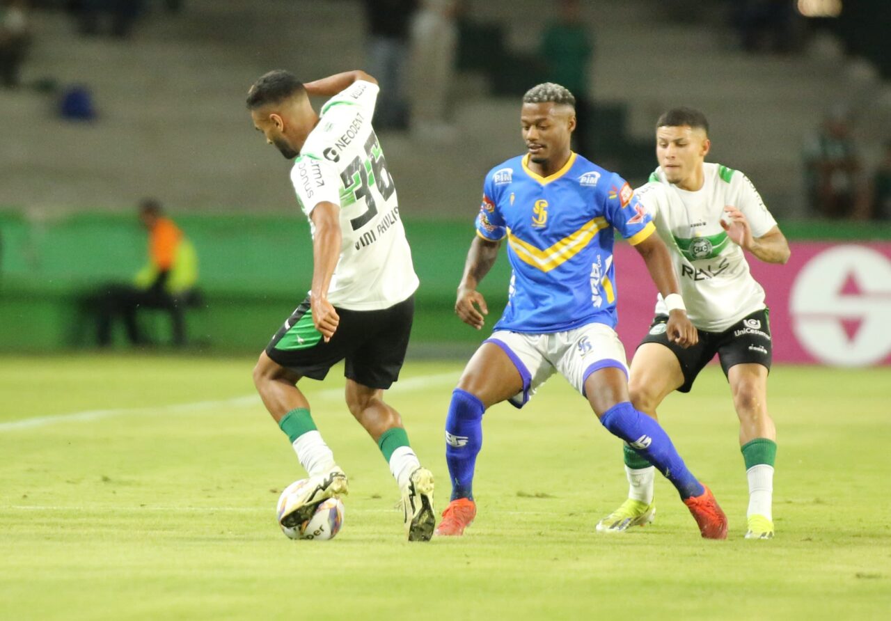 Thiago Alves, o Thiaguinho, enfrenta o Coritiba no Couto Pereira