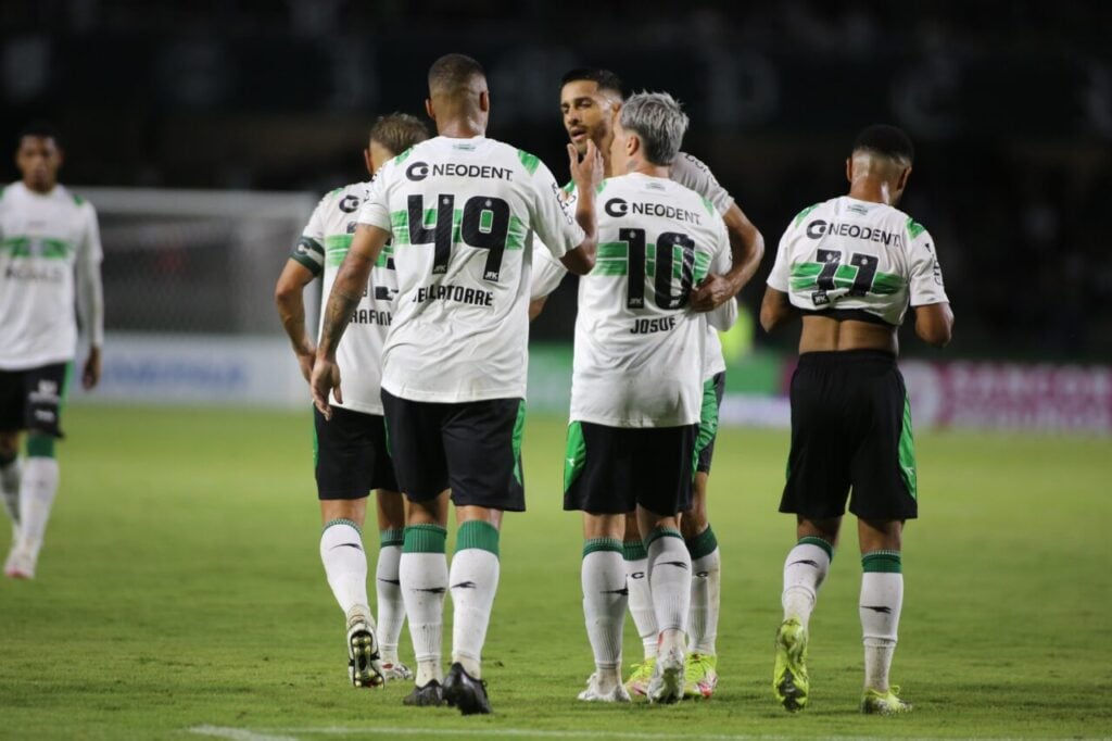 Coritiba em campo no Couto Pereira