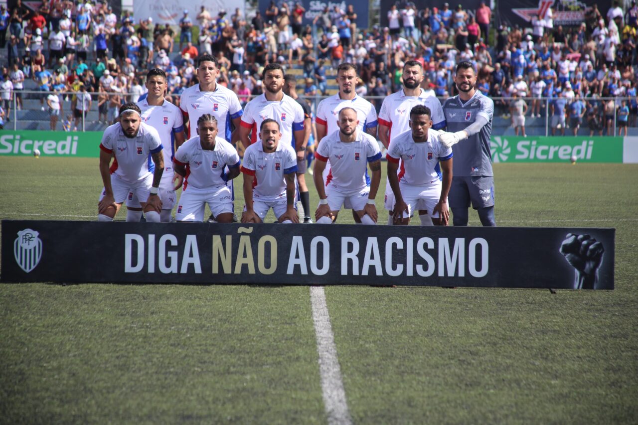 São Joseense x Paraná Clube, no Estádio do Pinhão