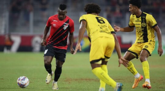 Kevin Velasco, do Athletico, enfrenta o Cascavel