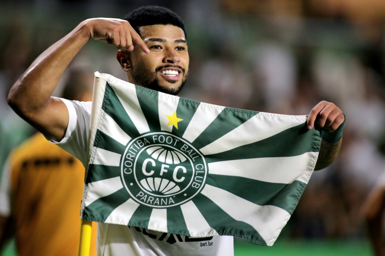 O canhoto Lucas Ronier, que joga na ponta-direita do Coritiba