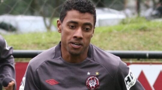 Kleberson pelo Athletico
