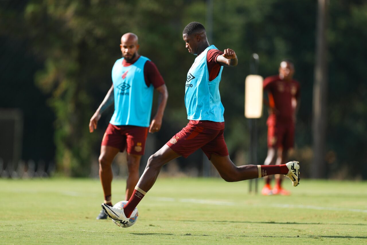 O centroavante Matheus Babi, do Athletico