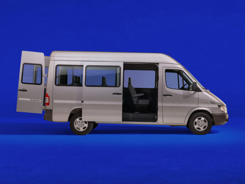 Mercedes-Benz Sprinter feiert 30-jährige Erfolgsgeschichte mit einem attraktiven Sondermodell
The Mercedes-Benz Sprinter celebrates 30 years of success, with attractive offers