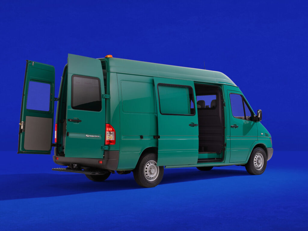 Mercedes-Benz Sprinter feiert 30-jährige Erfolgsgeschichte mit einem attraktiven Sondermodell
The Mercedes-Benz Sprinter celebrates 30 years of success, with attractive offers
