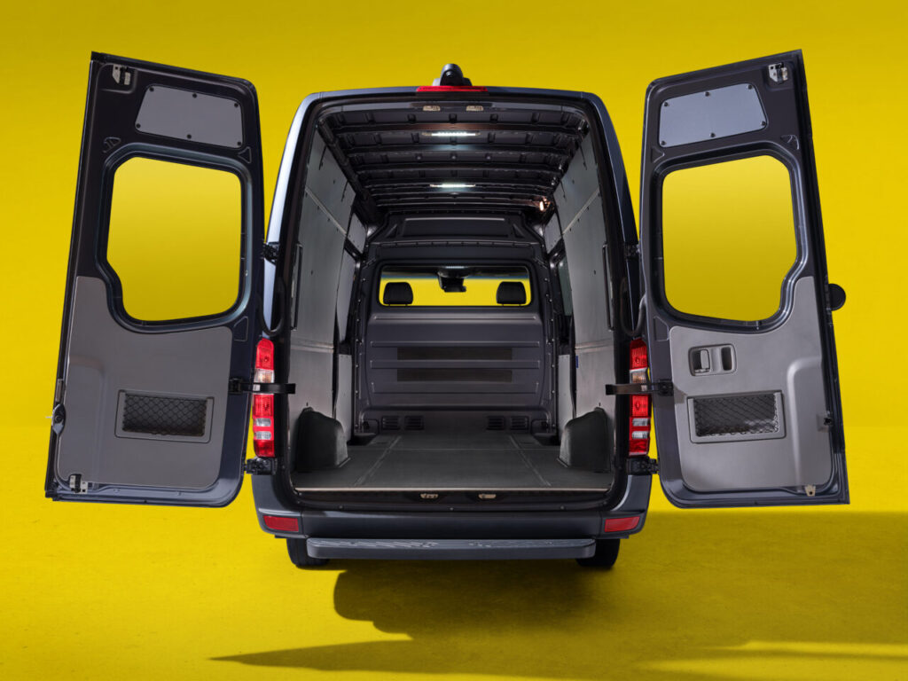 Mercedes-Benz Sprinter feiert 30-jährige Erfolgsgeschichte mit einem attraktiven Sondermodell
The Mercedes-Benz Sprinter celebrates 30 years of success, with attractive offers