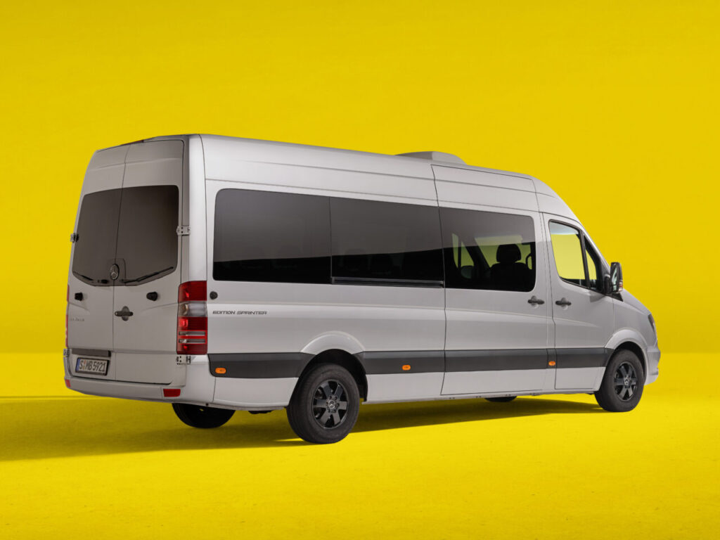 Mercedes-Benz Sprinter feiert 30-jährige Erfolgsgeschichte mit einem attraktiven Sondermodell
The Mercedes-Benz Sprinter celebrates 30 years of success, with attractive offers