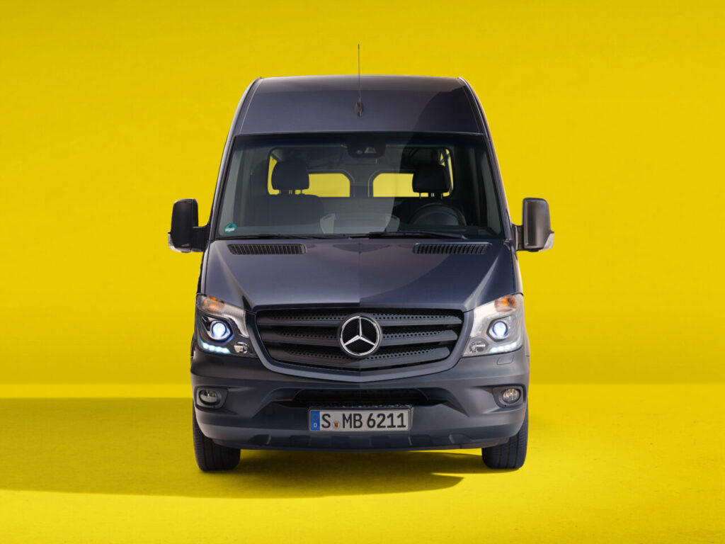 Mercedes-Benz Sprinter feiert 30-jährige Erfolgsgeschichte mit einem attraktiven Sondermodell
The Mercedes-Benz Sprinter celebrates 30 years of success, with attractive offers