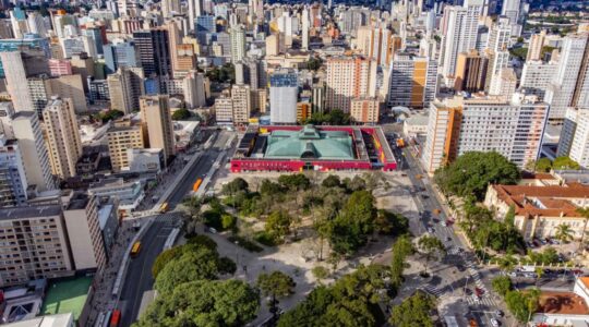 Vista-area-edificios-em-Curitiba.-Credito_Daniel-Castellano-SMCS-1024×701