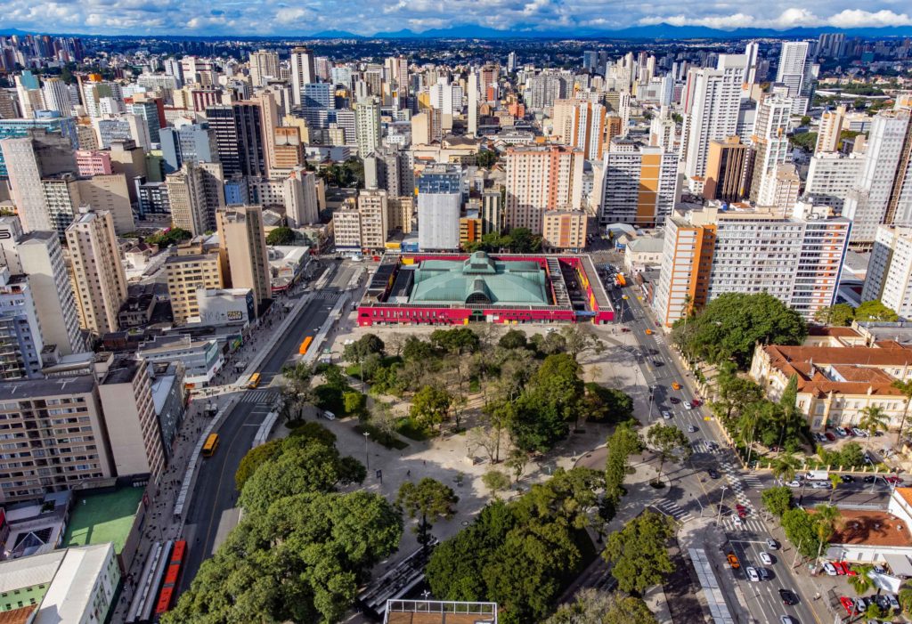 Vista-area-edificios-em-Curitiba.-Credito_Daniel-Castellano-SMCS-1024×701
