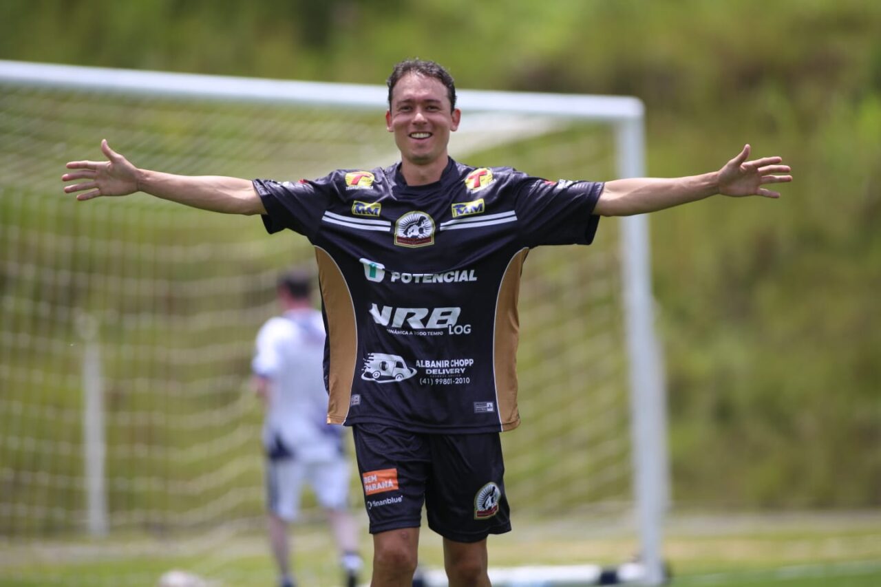 O centroavante Keirrison, em Amigos do Macaris 8x3 Pinheirinho