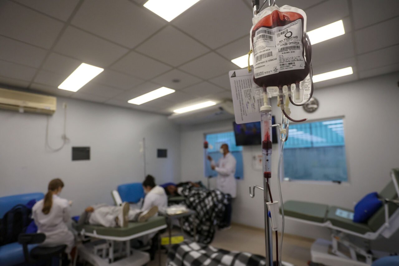 Transfusão de sangue no Hemepar. Foto Gilson Abreu/Aen