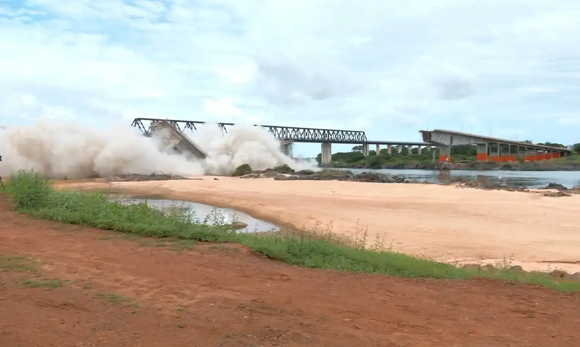 implosao de ponte